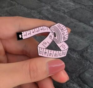 Hermoso Prendedor Cinta Métrica